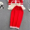 İki parçalı elbise Sonbahar Kış Çizgili Örme İki Parçalı Set Kadınlar Noel İncileri Tek Göğüslü Kazak Ceket ve Düz Midi Etek Takımları 2024