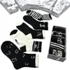 2023 Designer-Herren- und Damensocken Fünf Paar luxuriöse Sport-Winter-Mesh-Buchstaben-bedruckte Socken aus bestickter Baumwolle c8