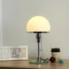 Lampada Bauhaus di design danese Lampada da comodino nordica per camera da letto Tavolo a LED in vetro semplice per lampade da scrivania per soggiorno282S