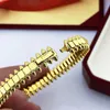 Brazalete galvanizado K oro remache de acero bala giratoria pulsera para hombres regalo de fiesta punk de mujer joyería de lujo sin desvanecimiento 231128