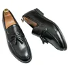 Лоферы 876 Черные кисточки Мужчины Формальное пружинное осеннее осенние туфли