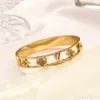 P4b5 Bangle Charm Luxury Women Hollow Bracelet Designer Jewelry Brand Letter Gold Woman High Quality Wedding Party Gift