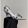 Scarpe eleganti Scarpe singole da donna a punta sottile europea e americana con tacco alto Rivetti moda Scarpe da donna sexy primaverili ed estive 231208