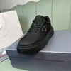 Designer di lusso piattaforma di alta qualità scarpe da papà scarpe piccole scarpe bianche 2023 Nuovo in pelle nera Scarpe da ginnastica da ginocchia per le gocce sportive maschi