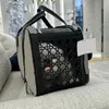 Borsa firmata YUEXUAN Borsa per animali domestici nuova e traspirante portatile per cani e gatti per gite Forniture per animali vintage Borsa a tracolla per animali domestici di moda a mano Borsa a tracolla di lusso da donna all'ingrosso