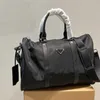 Designer Nylon Duffle Bags Unisex großer Kapazität Reisetasche Rucksack Handtasche Schwarzer Sportpaket tragbare Wochenendhandtasche SHO271H
