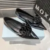 Дизайнерские туфли-лодочки на каблуке Роскошные женские модельные туфли Высококачественные туфли-лодочки из матовой кожи с открытой пяткой и цветочной аппликацией EU35-40 с коробкой для свадебного платья