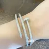 Niche de luxe, nouveau produit, trois cercles pleins de diamants, clous et étoiles, bracelet pour femme avec Logo