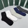 2023 Designer-Herren- und Damensocken Fünf Paar luxuriöse Sport-Winter-Mesh-Buchstaben-bedruckte Socken aus bestickter Baumwolle x1