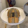 الموضة الفاخرة للرجال مصممة البيسبول كاب مخطط خطاب تطريز Khaki الموضة نساء غير رسائل Snapback رسالة مطبوعة القبة الفاخرة المصممين رجال القبعات بارد