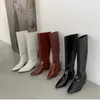 Botas altas de inverno mais quentes para mulheres moda couro envernizado bico fino botas longas femininas elegantes de salto baixo calçados femininos