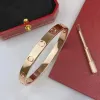 Ein klassisches Designer-Armband aus 18-karätigem Gold, luxuriöses Herren- und Damenarmband aus 18-karätigem Rosé, beliebte Mode, verblasst nicht, Trend-Edelstahl-Accessoires 98F1