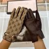 女性デザイナーミトンシープスキングローブボックス付き冬の豪華な本物の革のブランドビッグフィンガーグローブ温かいカシミア内のタッチスクリーン