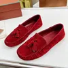 Zapatos de vestir Zapatos de diseñador Arco de verano Playa Mujer Zapatos de frijol súper suave Cuero Borlas planas Sandalias casuales Carta de dama Zapato de trabajo clásico Tamaño grande 34-41-42 Con caja