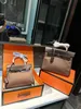 2023 Дизайнерская классическая холщовая сумка через плечо Kylie, сумка через плечо, дизайнерская большая холщовая сумка, роскошные дизайнерские сумки