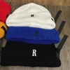 Chapeau tricoté avec lettres brodées pour l'hiver, bonnet chaud et épais pour homme et femme, bonnet de ski, décontracté, casquette de crâne, mode, couleur unie, casquette de couple