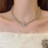 Designer Viviene Westwoods Viviennewestwood Empress Dowager XI: s nya Saturn Grey Necklace Kvinnliga klassiska modenätverk Red Planet Pearl Collar Chain154