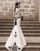 Gothic Schwarz-Weiß-Meerjungfrau-Hochzeitskleid, Spitzenapplikationen, Perlenkorsett, lange Vintage-Brautkleider, mittelalterliche Satin-Brautkleider 2024