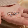 Кольцо для пар Новое кольцо с имитацией четырех когтей с бриллиантом из муассанита, мужское и женское открытое кольцо с короной весом 1 карат