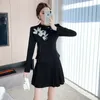 Sukienki robocze Elegancka czarna 2K 2 -częściowa sukienka dla kobiet w chińskim stylu kwiatowym Tops Krótkie plisowane skrytowe garnitury moda żeńska strój retro