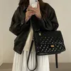 Schultaschen Neuer Vintage-Lackleder-Rucksack im Parfüm-Stil mit Diamantkette, weiblicher Postbote, unterbreitet Reiserucksack-Ästhetik 231211