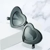 Occhiali da sole Love Heart Shaped Women Fashion Retro Cat Eye Occhiali da sole Designer Travel Party Shades UV400254j