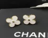 C Märke Luxur Rose Flower Designer Earrings Stud 18K Gold White Elegant Womens Earring Earing Ear Rings Smyckesgåva3421391