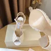 Chaussures de robe de mariée élégantes Sacora Lady Sandales Perles blanches en cuir Marques de luxe Talons hauts Femmes Walking Party Heels555