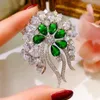 Pins Broches Broches para Mulheres Luxo Criado Esmeralda Cubic Zirconia Corsage Elegante Temperamento Nupcial Casamento Pin Acessórios Fine Jewelry 231208