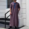 Vêtements ethniques sans genre à manches courtes boutonné musulman robe décontractée simple lâche col rond arabe islamique style moyen-oriental