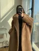 Nuovo cappotto dalla silhouette in pile di alpaca rasata per donna di media lunghezza