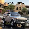 Modelo fundido a presión 1/32 Russian LADA NIVA Alloy Model Car LADA 2106 Toy Diecasts Metal Casting Pull Back Music Light Car Toys para niños Vehículo 231208