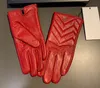 Gants en cuir de concepteur pour femmes de luxe noir rouge en cuir de mouton lettre gant dames écran tactile hiver épais chaud Gunine cuirs mitaines