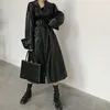 An der Taille gebundene schwarze, hübsche lange Lederjacke für Damen, vielseitiger, cooler Straßenmantel im Hepburn-Stil für den Herbst