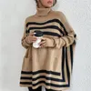 Kvinnors tröjor Överdimensionerad stickad Turtleneck randig tröja Top Cape Pullover Batwing Sleeve Knitwears Women Casual Loose Pocket