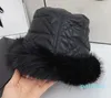 Moda designerka z kapeluszem kapelusz zimowa