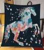 Women039S شالات 2023 French و NACRF Horse Printing Female Twill Silk Satin Diarf Large Square Shawl Pas2265771