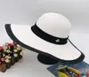 2020 Black White Little Bee Beach Hat New Summer Fashion Street Hats For Woman Justerbara Caps Womens Cap 2 Colors Top Quality4608709