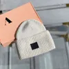 DesignerDesigner Beanieskull Caps 디자이너 비니 웃는 얼굴 고급 니트 디자인 모자 따뜻한 통기성 모자 트렌드 가을 겨울 우아함 Vers