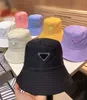 2021 Womens Bucket Hat Designer Cap Pescador Chapéus Mens Buckets Caps Moda Stingy Brim Casquette Casual Equipado Sunhat Respirável5762282