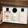 Fiore di camelia LA CREME 4 in 1 Set gel doccia schiumogeno lozione idratante per il corpo 200 ml crema per le mani 50 ml set da bagno per donna confezione regalo da 4 pezzi