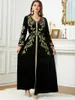 Ethnische Kleidung Naher Osten Dubai Herbst und Winter bestickte Perlen Samtkleid arabische Frauen Abend lange Ärmel elegante Robe Abaya