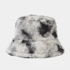 BERETS 2023 LUXURY FAUX FUR BACKET HAT HAT WOMAN MEN FLUFFY TITY-DYE VELVET FISHERMAN WINTER TICK WARE WARE BOB PANAMA