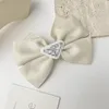 Bow Silk Hair Clips Desinger Retro 역전 삼각형 블랙 헤어 클립 여성용 수지 판 한국 틈새 헤어 Jewelry Party