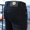 Jeans da uomo firmati Jeans autunno e inverno con piedi piccoli, vestibilità slim, pantaloni lunghi ricamati, pantaloni casual da uomo Hot Diamond del marchio di moda europeo K4MC