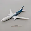 Aircraft Modle Alloy Metal Oman Air Airlines Diecast Airplane Model Airbus 330 A330 Airways Płaszczyznę stojak samolotów Prezenty dla dzieci 16 cm 231208