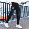 Jeans da uomo firmati Jeans autunno e inverno con piedi piccoli, vestibilità slim, pantaloni lunghi ricamati, pantaloni casual da uomo Hot Diamond del marchio di moda europeo K4MC