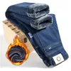 Jeans da uomo 2023 moda invernale larghi per uomo pantaloni in denim di velluto caldo spesso di marca maschile dritti casual morbidi di alta qualità