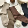 Frauen Socken 5 Paar japanische Set Feste Farbe Frauen lässig Baumwolle Herbst Einfache mittlere Länge