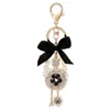 En gros 20 pièces porte-clés nœud papillon imitation perle parfum cristal bouteille tour de fer chaîne voiture porte-clés sac breloques accessoires fille porte-clés pendentif cadeau 2023